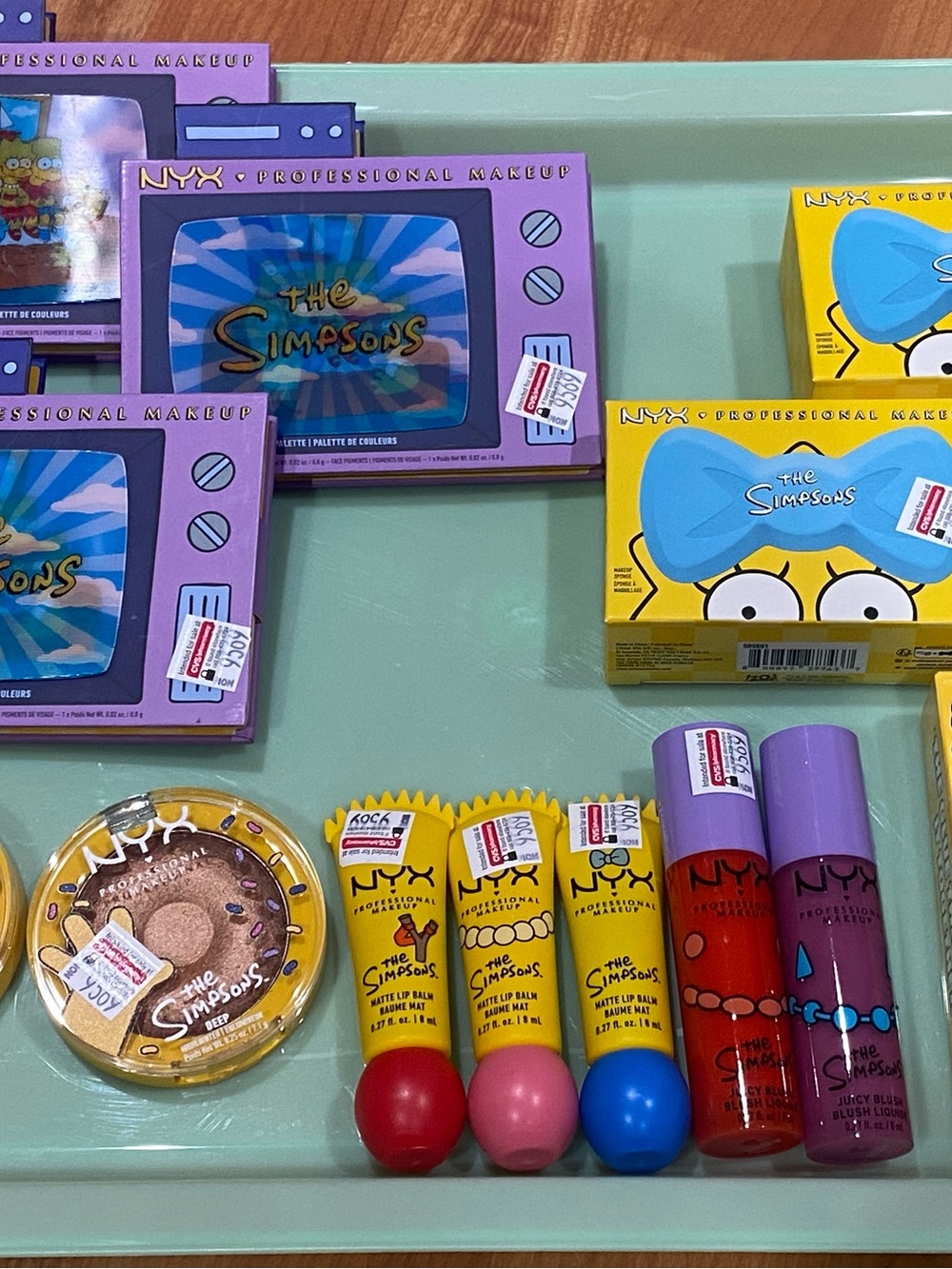 NYX The Simpsons Collection Makeup Set - Picture 2 of 7